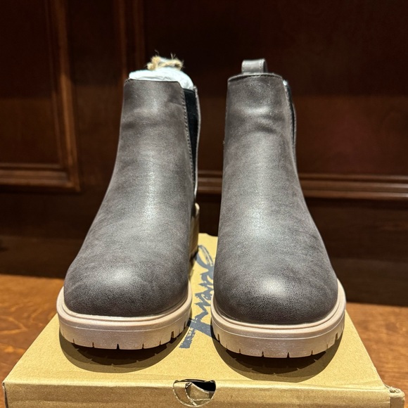 SEVEN7 Billie Chelsea Boot Size 6 & 10 available - Picture 5 of 8